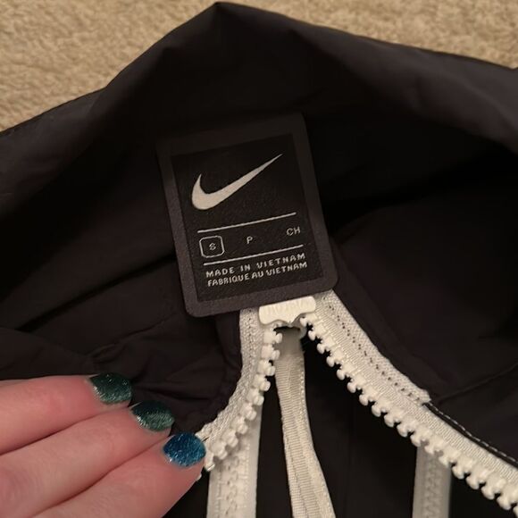 New Nike Small Black/White Windbreaker - Picture 4 of 5